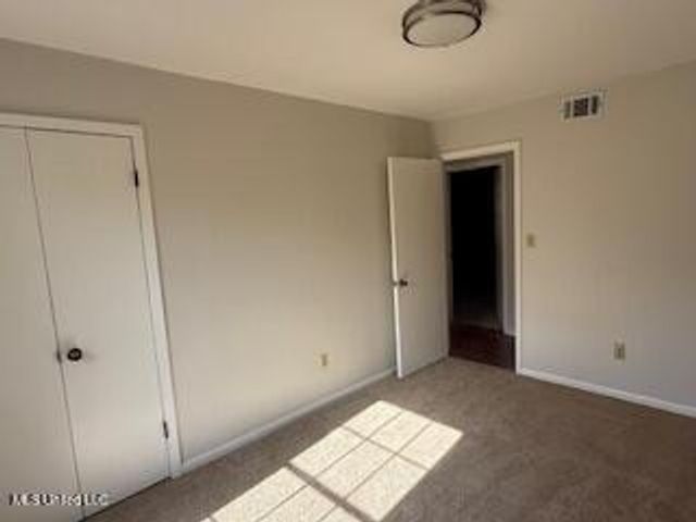 31 White Cove, Grenada, MS 38901