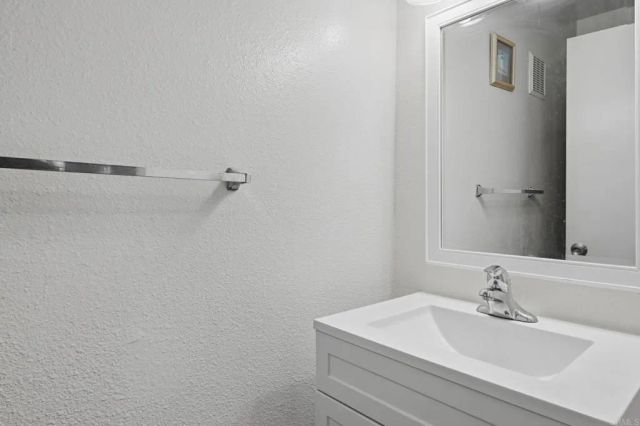 7940 University Avenue 14, La Mesa, CA 91942