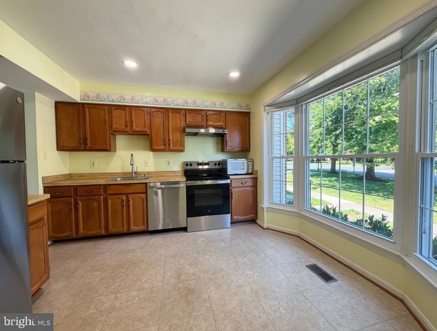 5406 NEW LONDON PARK DR, Fairfax, VA 22032