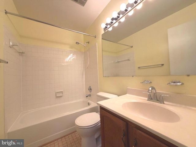 5406 NEW LONDON PARK DR, Fairfax, VA 22032