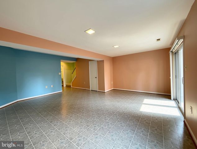 5406 NEW LONDON PARK DR, Fairfax, VA 22032