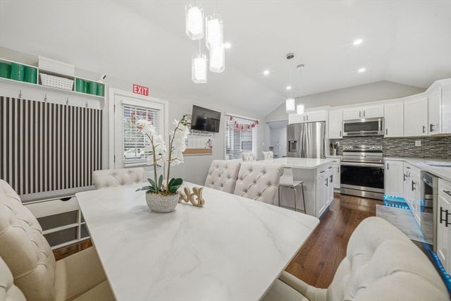 30 Glendale Ave, Uxbridge, MA 01569