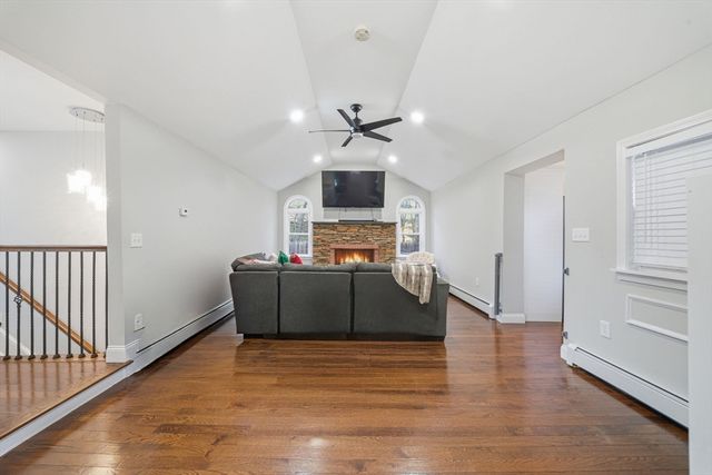 30 Glendale Ave, Uxbridge, MA 01569