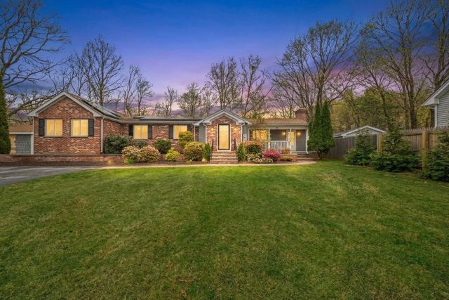 30 Glendale Ave, Uxbridge, MA 01569