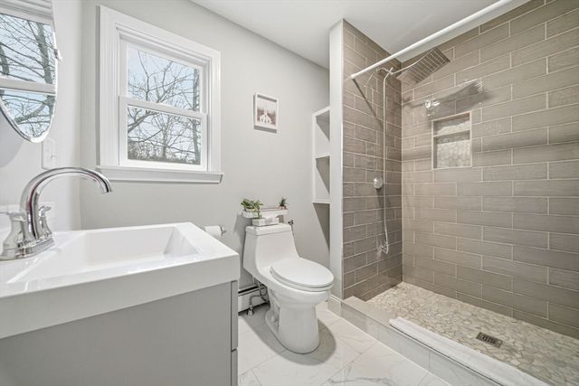 30 Glendale Ave, Uxbridge, MA 01569