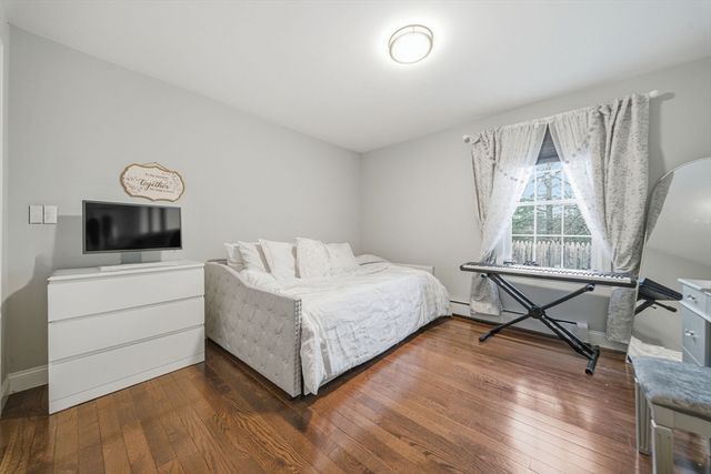 30 Glendale Ave, Uxbridge, MA 01569