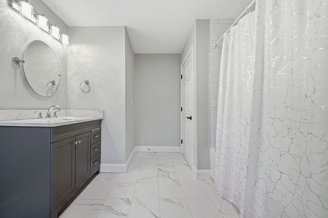 30 Glendale Ave, Uxbridge, MA 01569