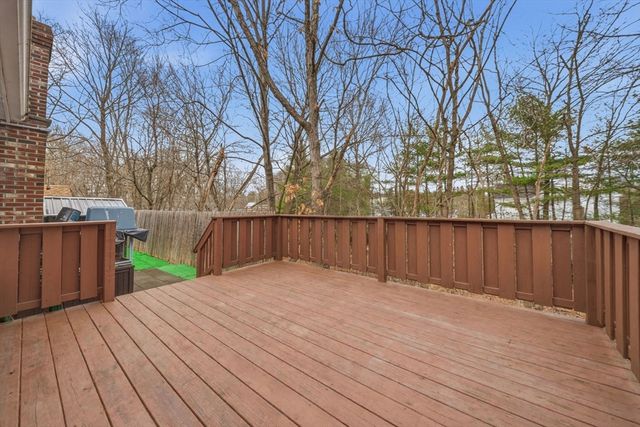 30 Glendale Ave, Uxbridge, MA 01569