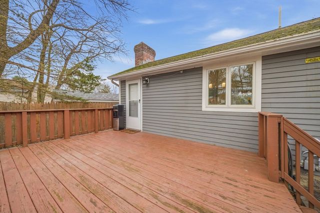 30 Glendale Ave, Uxbridge, MA 01569