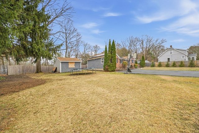 30 Glendale Ave, Uxbridge, MA 01569