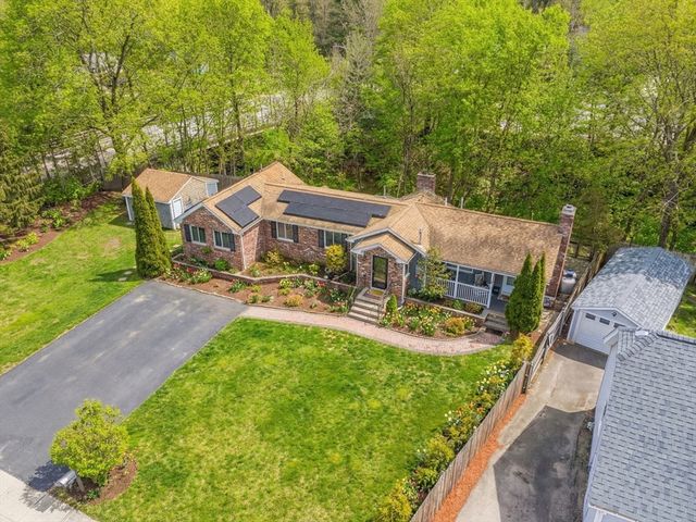 30 Glendale Ave, Uxbridge, MA 01569