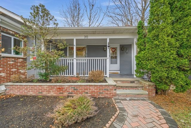 30 Glendale Ave, Uxbridge, MA 01569