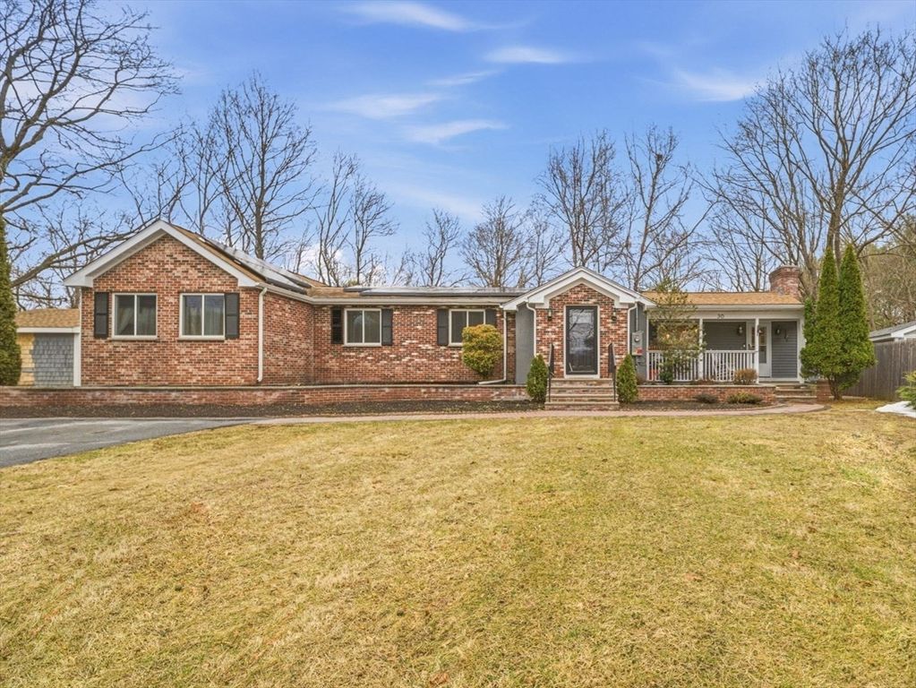 30 Glendale Ave, Uxbridge, MA 01569