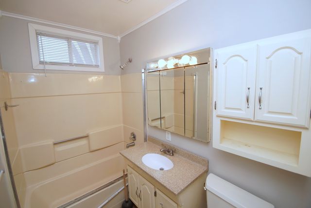 3210 W 68th Street, Davenport, IA 52806