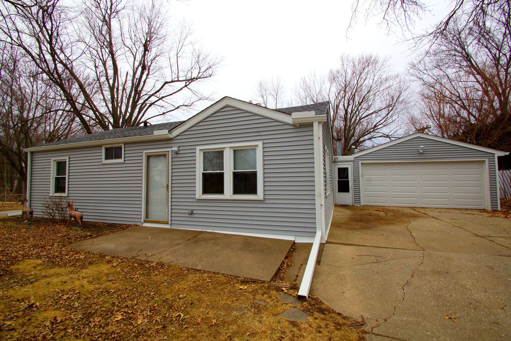 3210 W 68th Street, Davenport, IA 52806