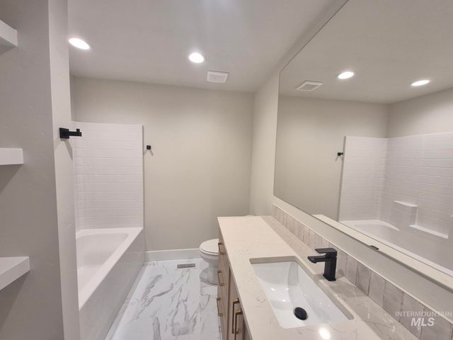 970 S Almond St, Nampa, ID 83686