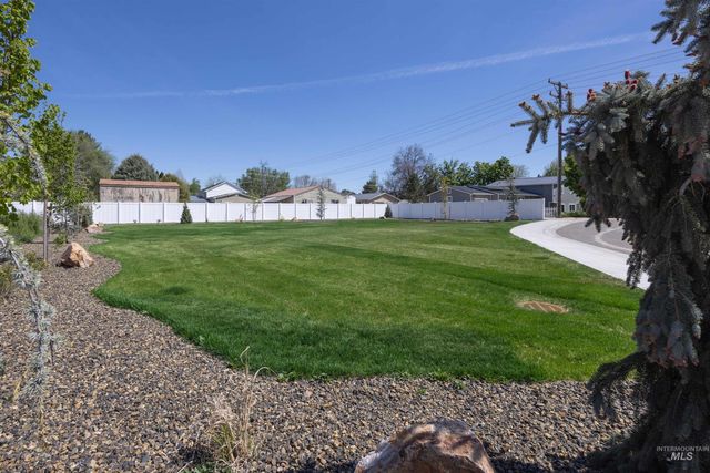 970 S Almond St, Nampa, ID 83686