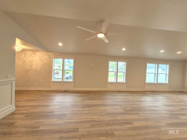 970 S Almond St, Nampa, ID 83686