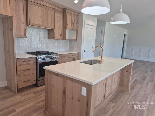 970 S Almond St, Nampa, ID 83686