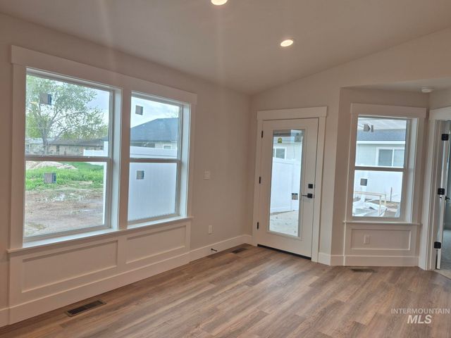 970 S Almond St, Nampa, ID 83686