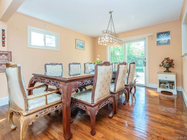 2 Stonytown Road, Manhasset, NY 11030