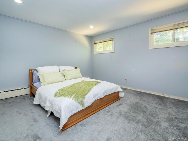 2 Stonytown Road, Manhasset, NY 11030