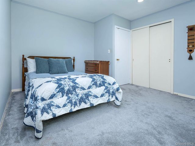 2 Stonytown Road, Manhasset, NY 11030