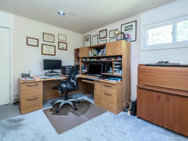 2 Stonytown Road, Manhasset, NY 11030