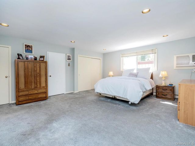 2 Stonytown Road, Manhasset, NY 11030