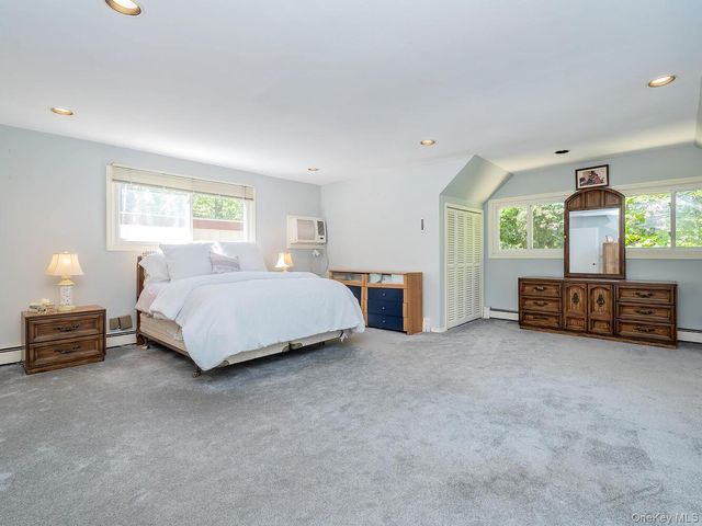 2 Stonytown Road, Manhasset, NY 11030