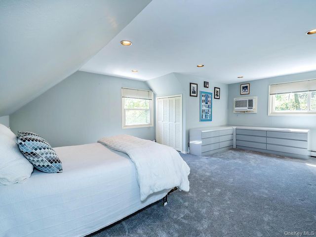 2 Stonytown Road, Manhasset, NY 11030