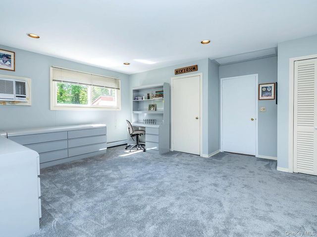 2 Stonytown Road, Manhasset, NY 11030