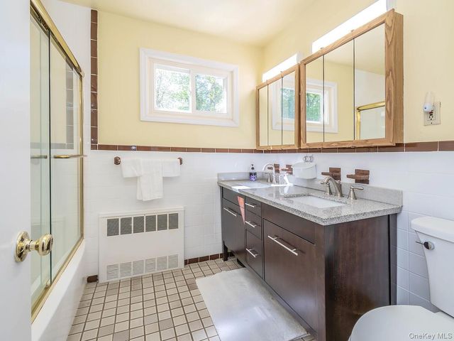 2 Stonytown Road, Manhasset, NY 11030