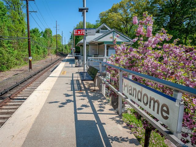 2 Stonytown Road, Manhasset, NY 11030