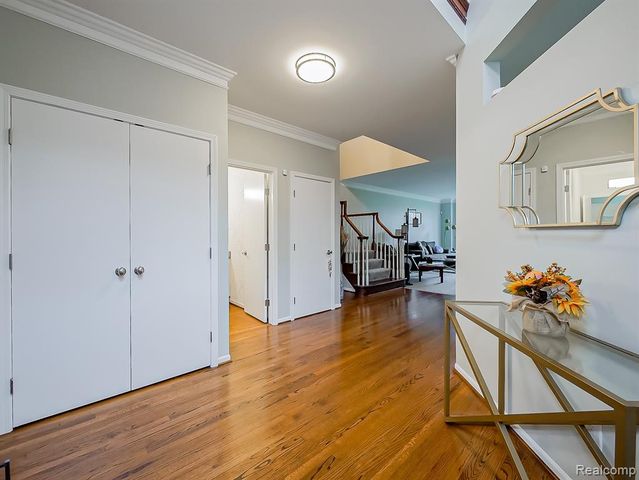 611 Windsor Run, Bloomfield Hills, MI 48304