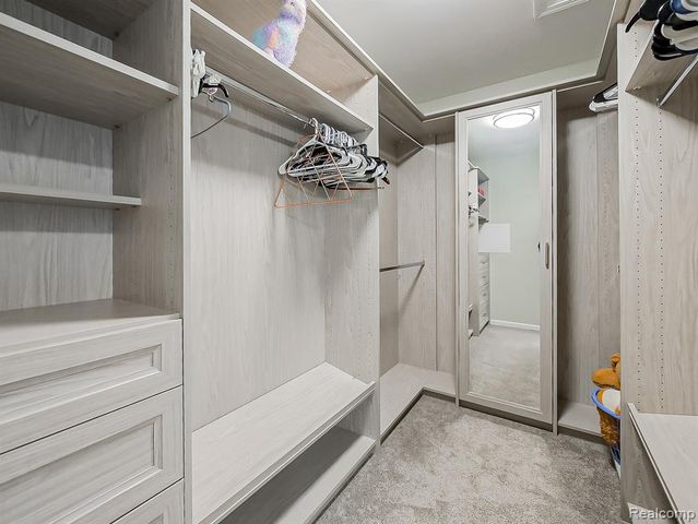 611 Windsor Run, Bloomfield Hills, MI 48304