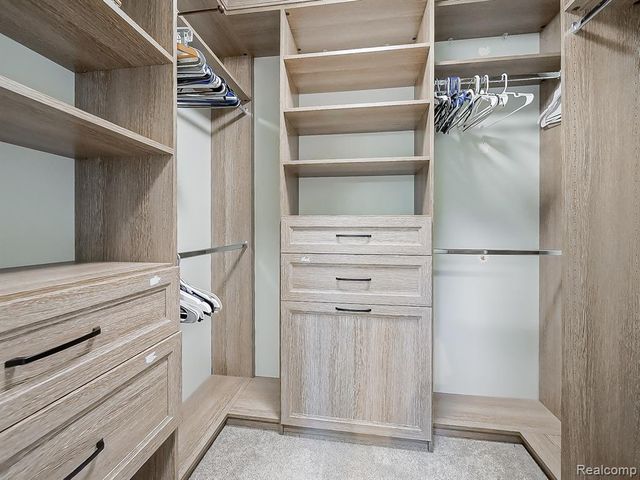 611 Windsor Run, Bloomfield Hills, MI 48304