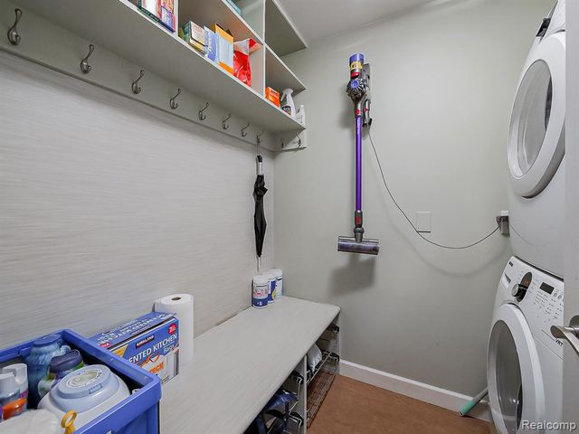 611 Windsor Run, Bloomfield Hills, MI 48304