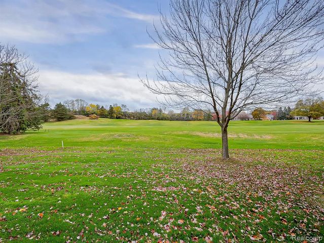 611 Windsor Run, Bloomfield Hills, MI 48304