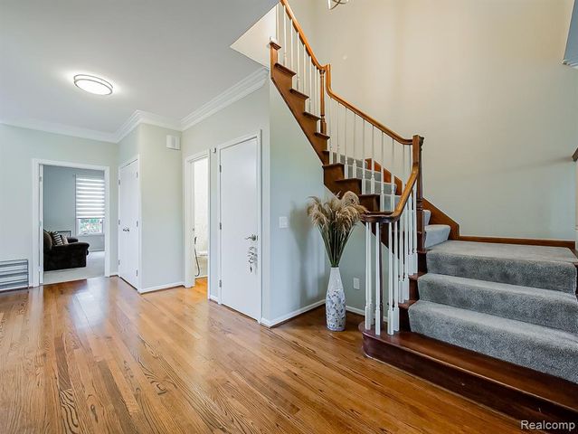 611 Windsor Run, Bloomfield Hills, MI 48304