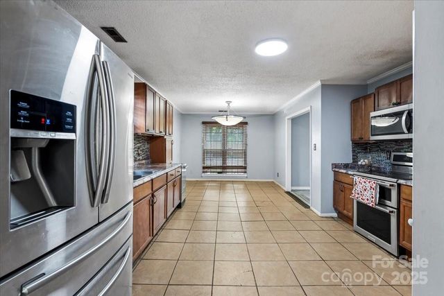 6500 Peacehaven Drive, Charlotte, NC 28214