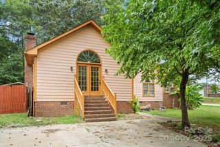 6500 Peacehaven Drive, Charlotte, NC 28214