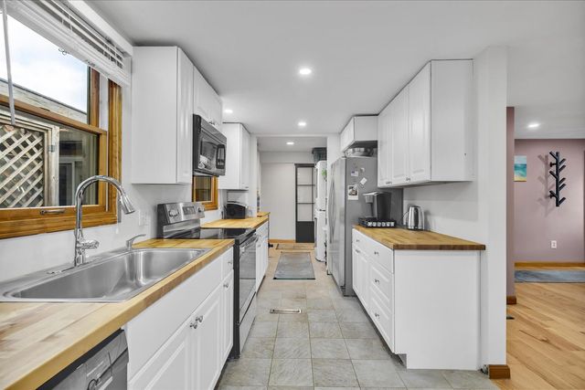 59 Swan Lake Road, West Yarmouth, MA 02673