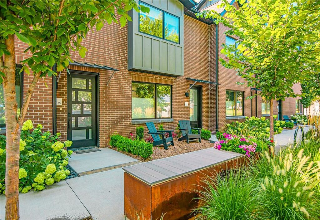 704 SE B Street, Bentonville, AR 72712