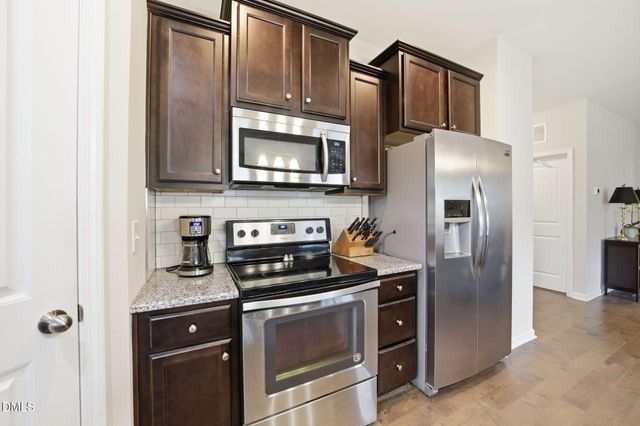 39 Fairview Street, Clayton, NC 27520