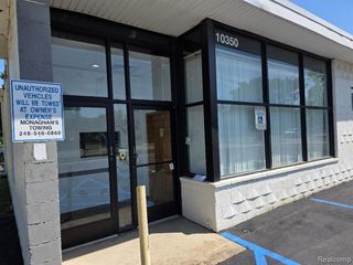 10350 W 9 Mile Road, Oak Park, MI 48237