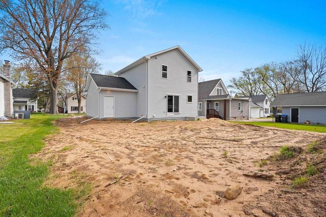 112 E LAW STREET, New London, WI 54961