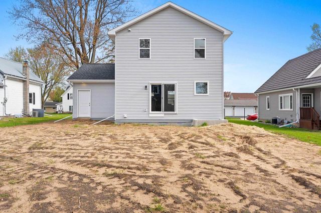 112 E LAW STREET, New London, WI 54961
