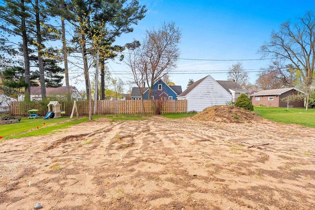 112 E LAW STREET, New London, WI 54961
