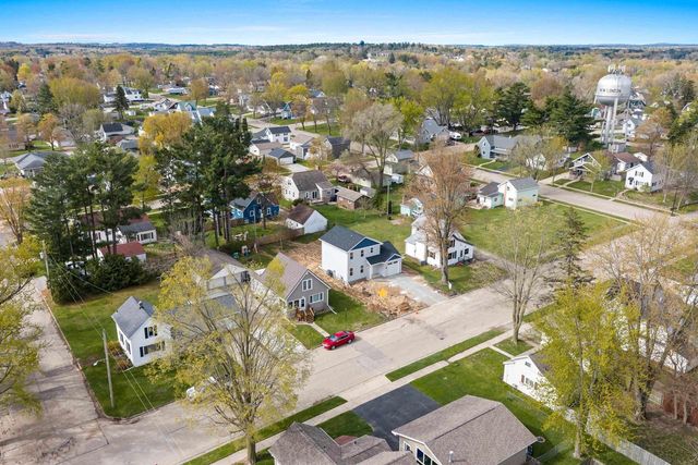 112 E LAW STREET, New London, WI 54961